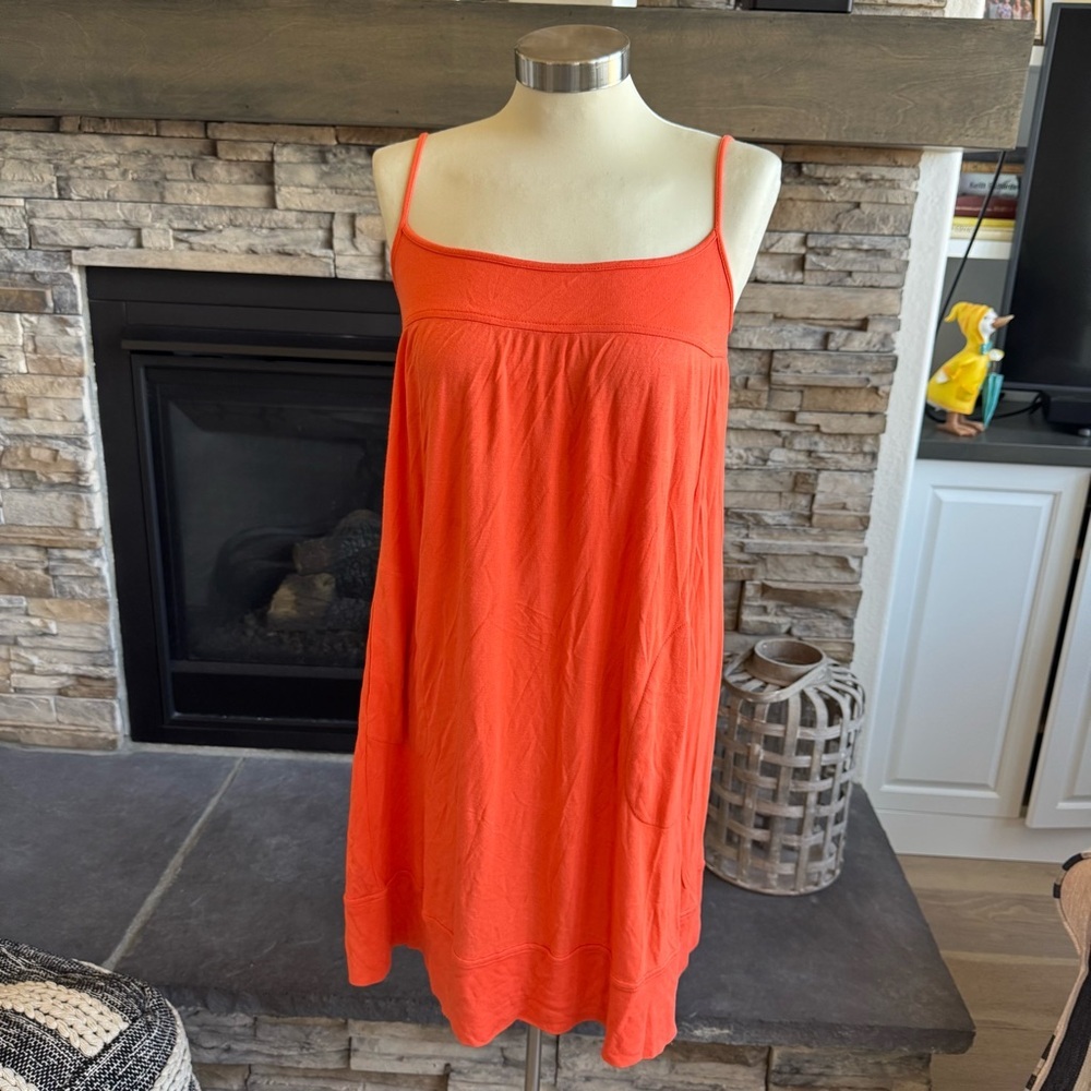 Diane Von Furstenberg Orange Midi Dress with Elegant Silhouette
